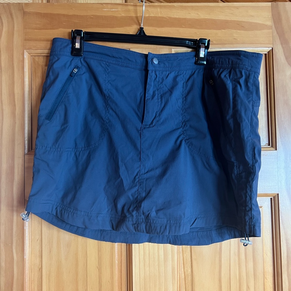 Le Verde hiking/sport skirt/skort